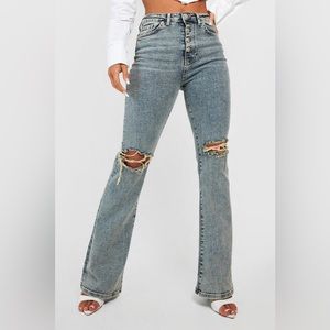 NWT Boohoo High Waisted Stonewash Flared Ripped Jeans
